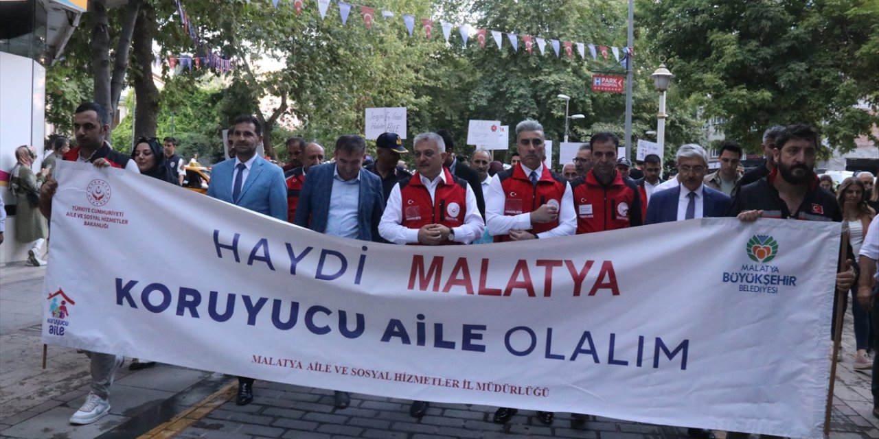 Malatya'da "Koruyucu Aile Günü" dolayısıyla yürüyüş yapıldı