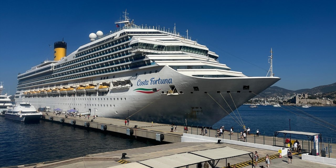 Bodrum'a "Costa Fortuna" kruvaziyeriyle 3 bin 187 turist geldi