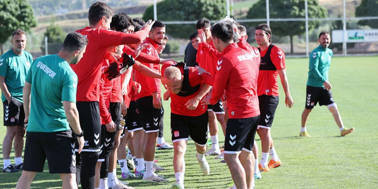 Sivasspor yeni transferlerle kadrosunu zenginleştirmek istiyor