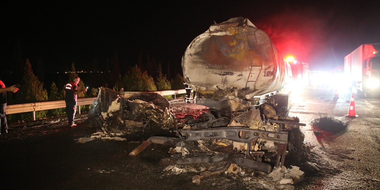 Şanlıurfa'da iki tankerin çarpıştığı kazada bir sürücü öldü