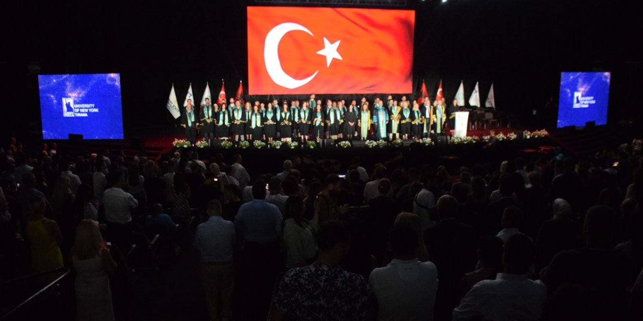 Türkiye Maarif Vakfına bağlı Tiran New York Üniversitesinde mezuniyet heyecanı