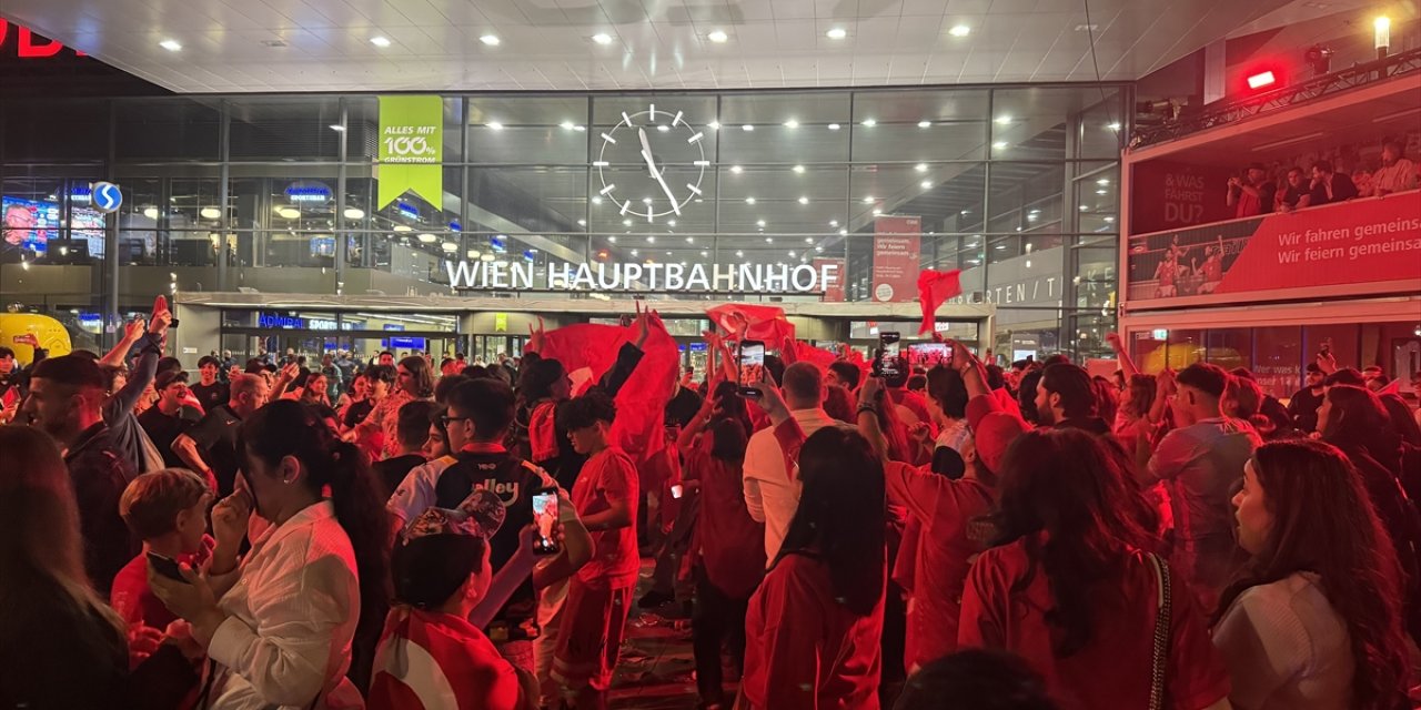 Viyana’da Türkiye’nin çeyrek finale yükselme başarısı coşkuyla kutlandı