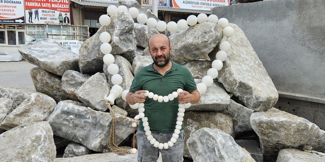 Çankırı'da kaya tuzundan 3 metre 33 santimetrelik dev tespih