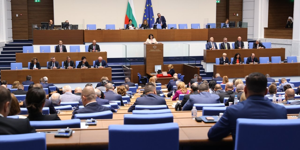 Bulgaristan'da GERB partisinin kabine taslağı parlamentoda güvenoyu alamadı