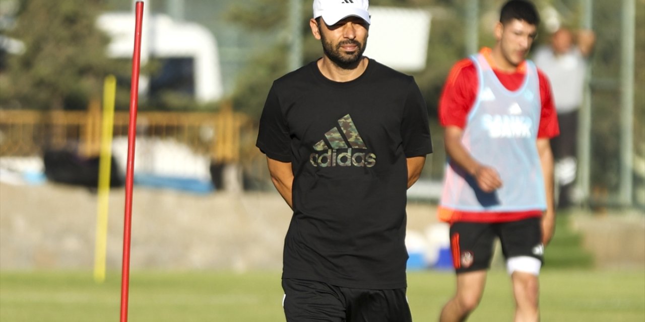 Gaziantep FK Teknik Direktörü Selçuk İnan, kadroyu oluşturmak için çalışıyor: