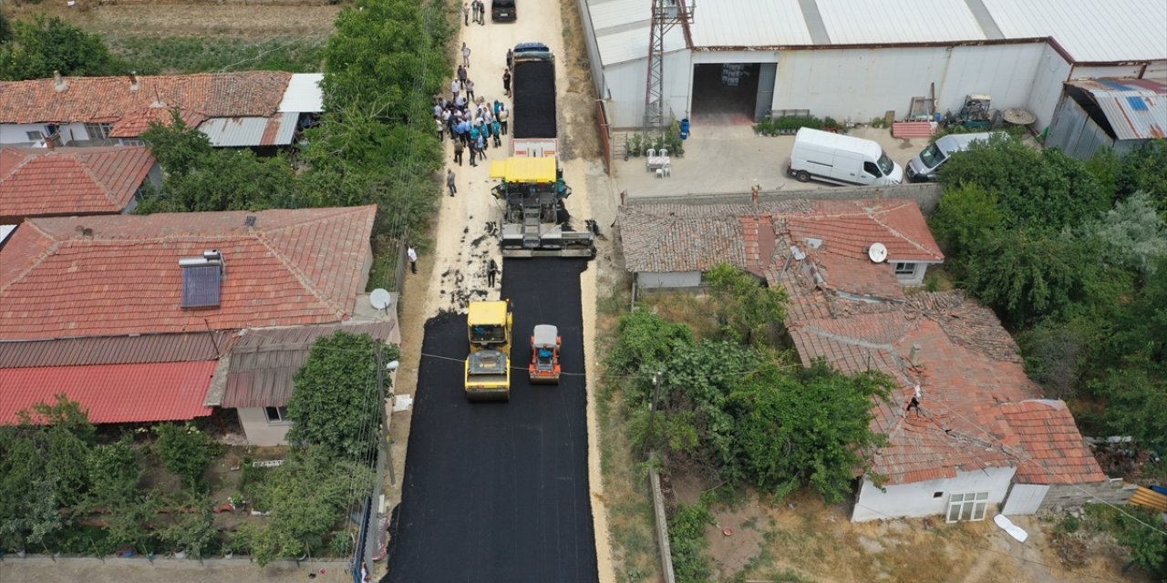 Edirne'de köy yolları uzun ömürlü ve konforlu sıcak asfaltla kaplanıyor