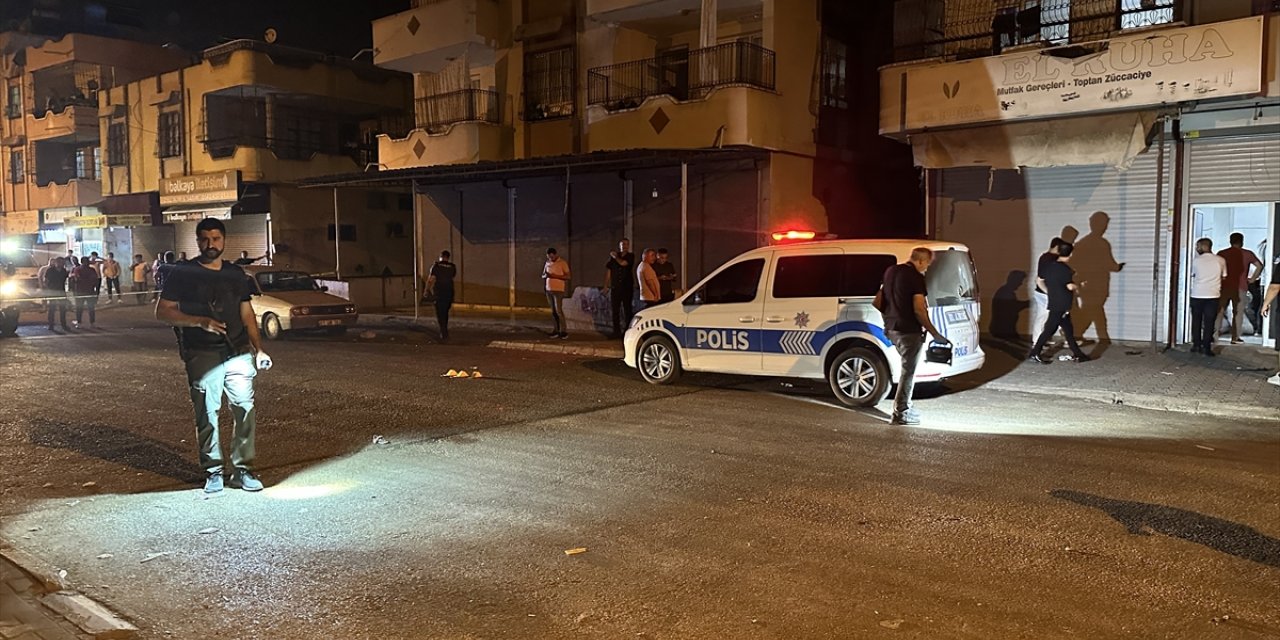 Adana'da silahlı kavganın ortasında kalan kişi yaşamını yitirdi