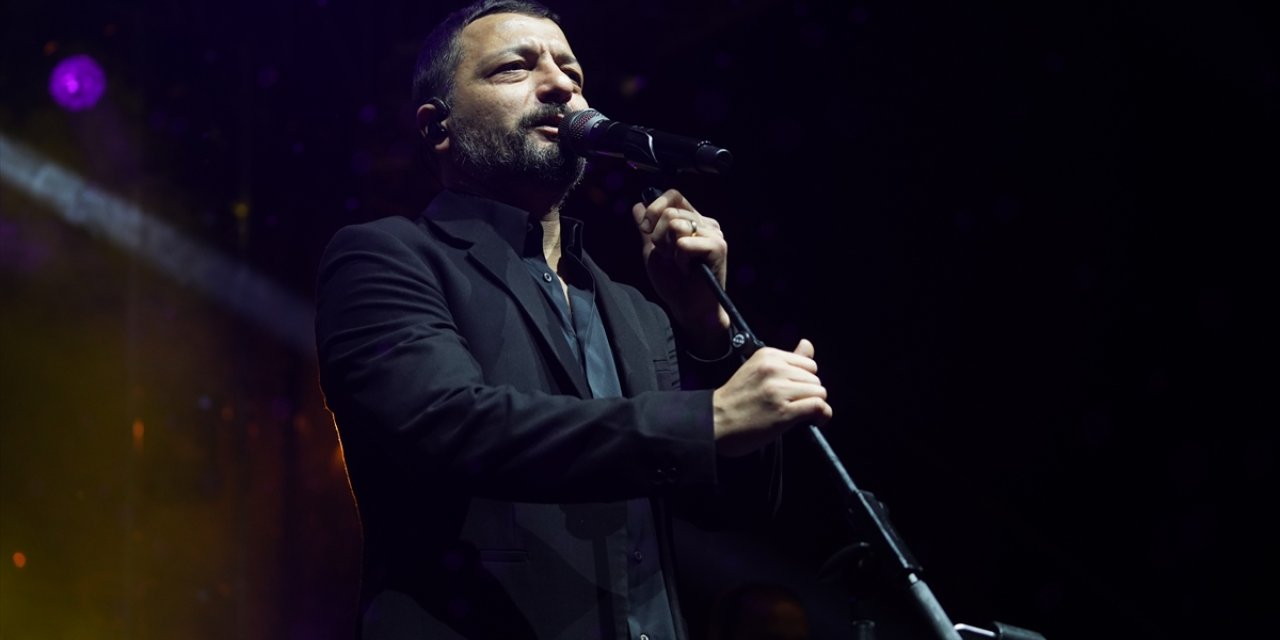 Edirne'de "Kırkpınar Konserleri" kapsamında şarkıcı Mehmet Erdem sahne aldı