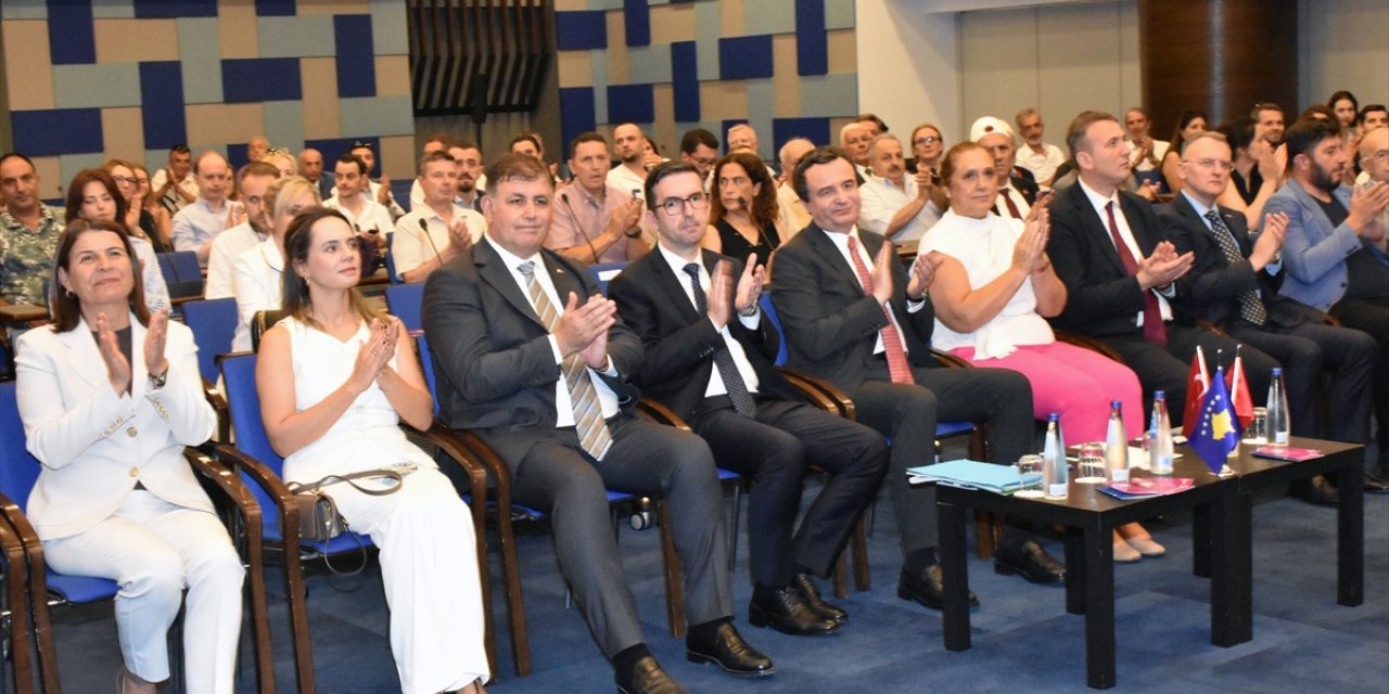 Kosova Cumhuriyeti Başbakanı Kurti, İzmir'de hemşehrileriyle bir araya geldi