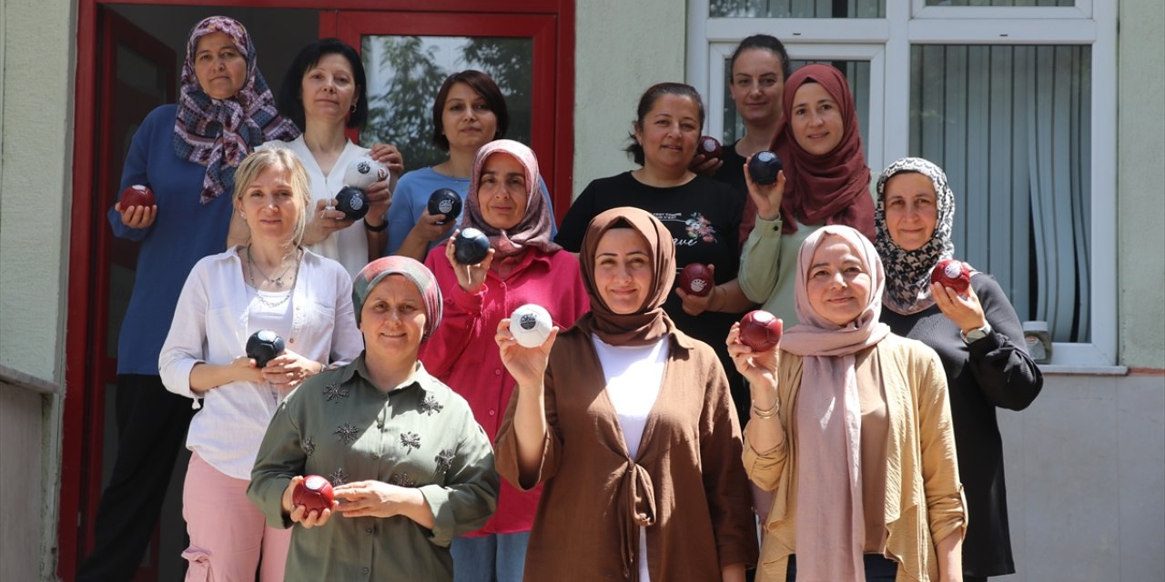 El dikimi top üretimi Burdurlu 300 kadının geçim kapısı oldu