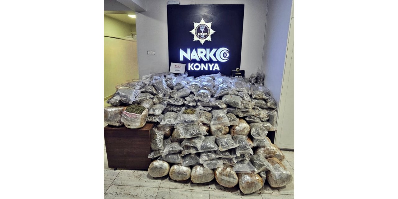 Konya'da bir araçta 225 kilo 500 gram uyuşturucu ele geçirildi