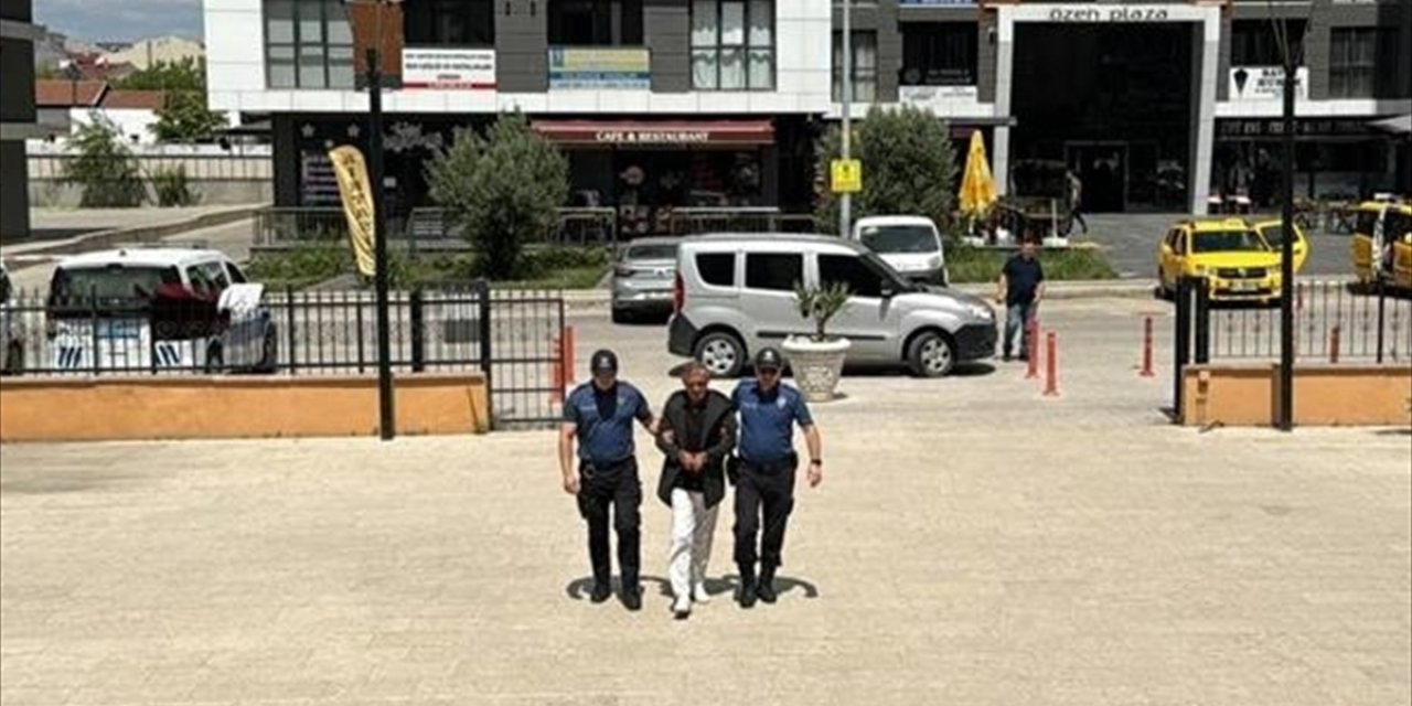 Edirne'de ATM'lerin güvenlik kameralarını boyayıp kasalarını açmaya çalışan hükümlü yakalandı