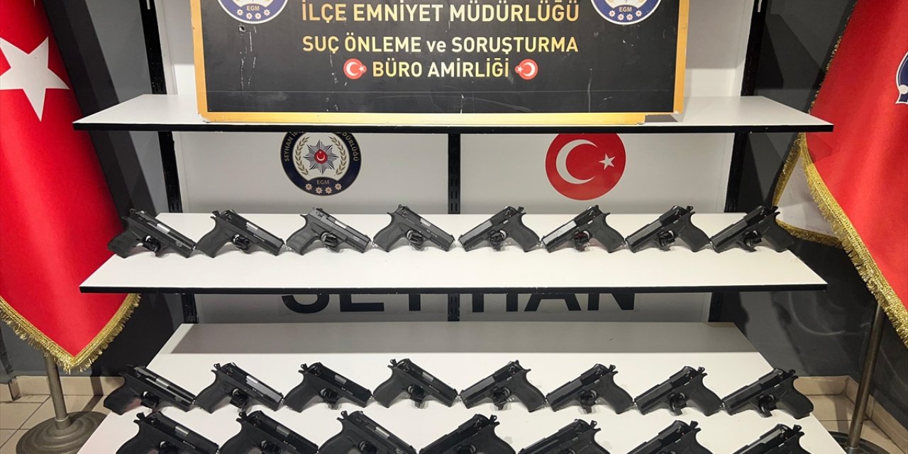 Adana'da iş yerinde ruhsatsız 26 tabanca ele geçirildi