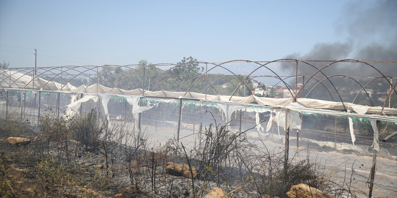 GÜNCELLEME - Antalya'da yerleşim yerleri yakınında yangın çıktı