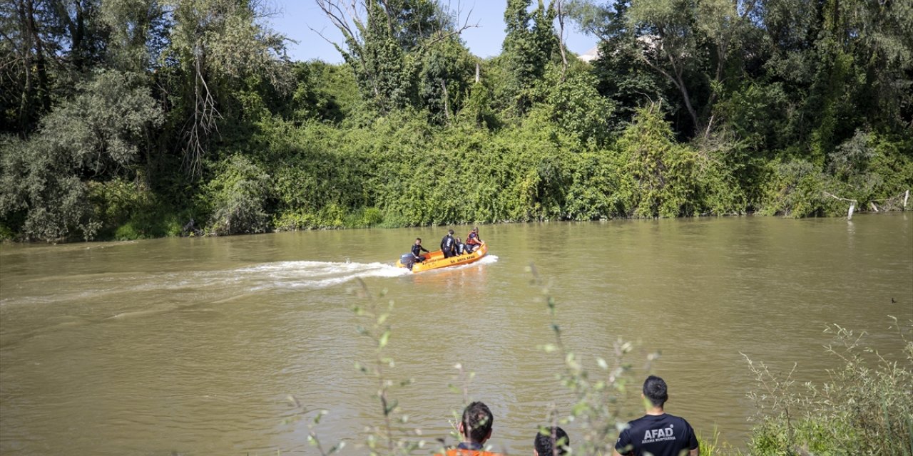 Sakarya'da nehre giren çocuk boğuldu