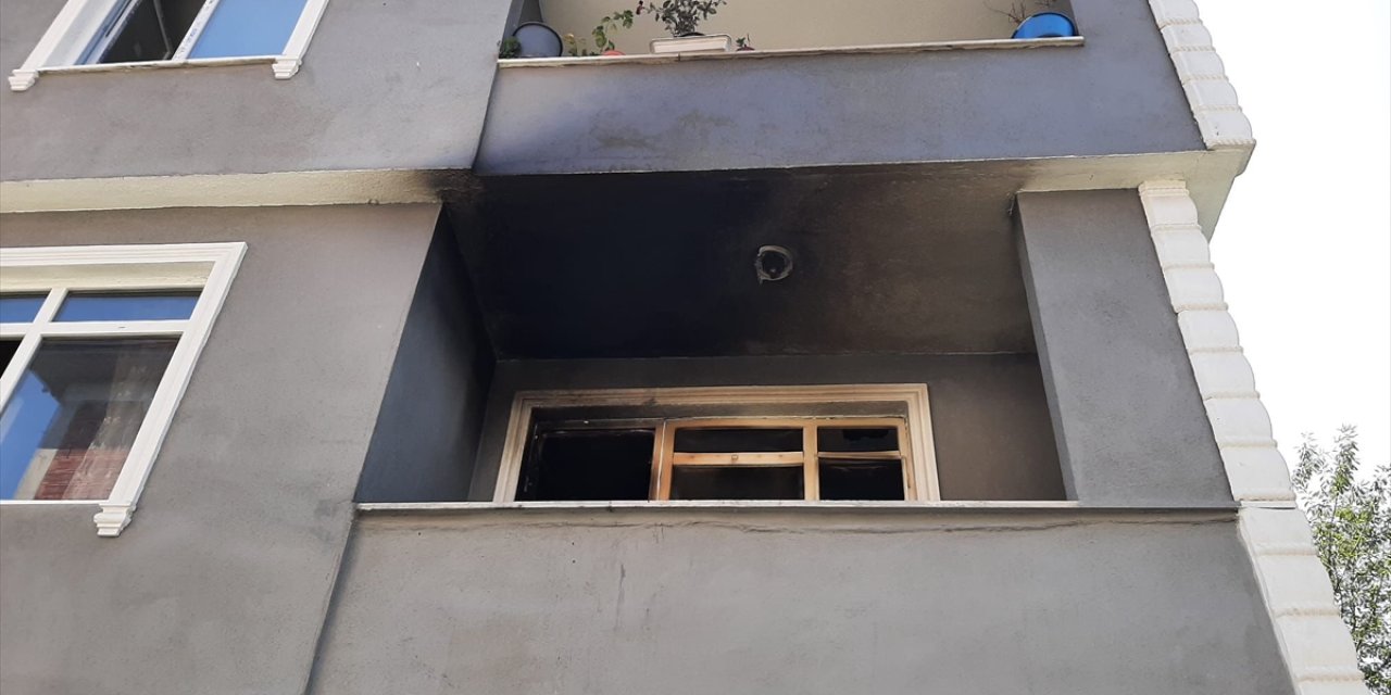 Sakarya'da evde çıkan yangında bir kişi dumandan etkilendi