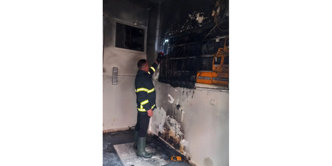 Kars'ta yangın çıkan apartmanda mahsur kalan vatandaşları itfaiye kurtardı