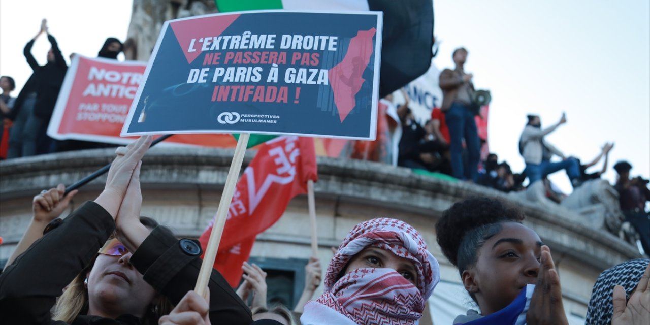 Fransa'da seçimin birincisi sol ittifakın liderlerinden Melenchon'dan "ülkeyi yönetmeye hazırız" mesajı
