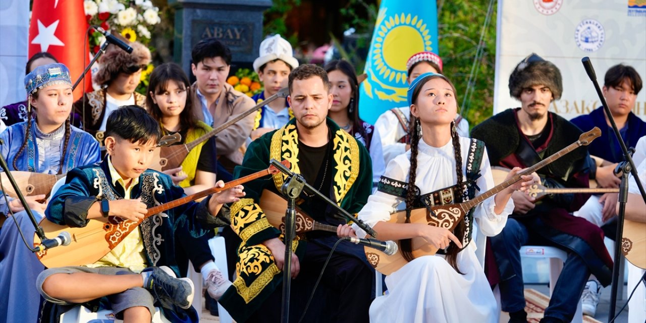 İstanbul'da Kazakistan'ın "Ulusal Dombra Günü" kutlandı