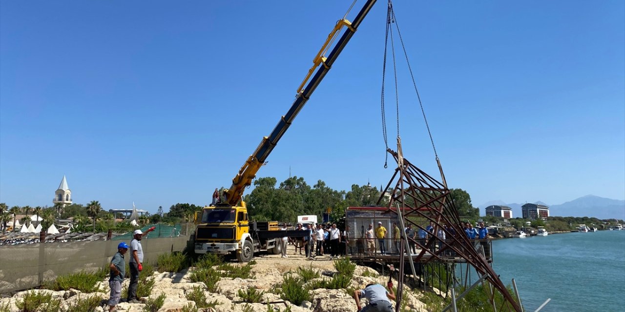 Antalya'da Aksu Çayı kenarındaki kaçak yapıların kaldırılmasına başlandı