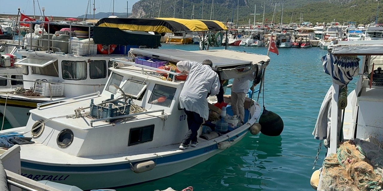 Antalya'da bir kişi teknede ölü bulundu