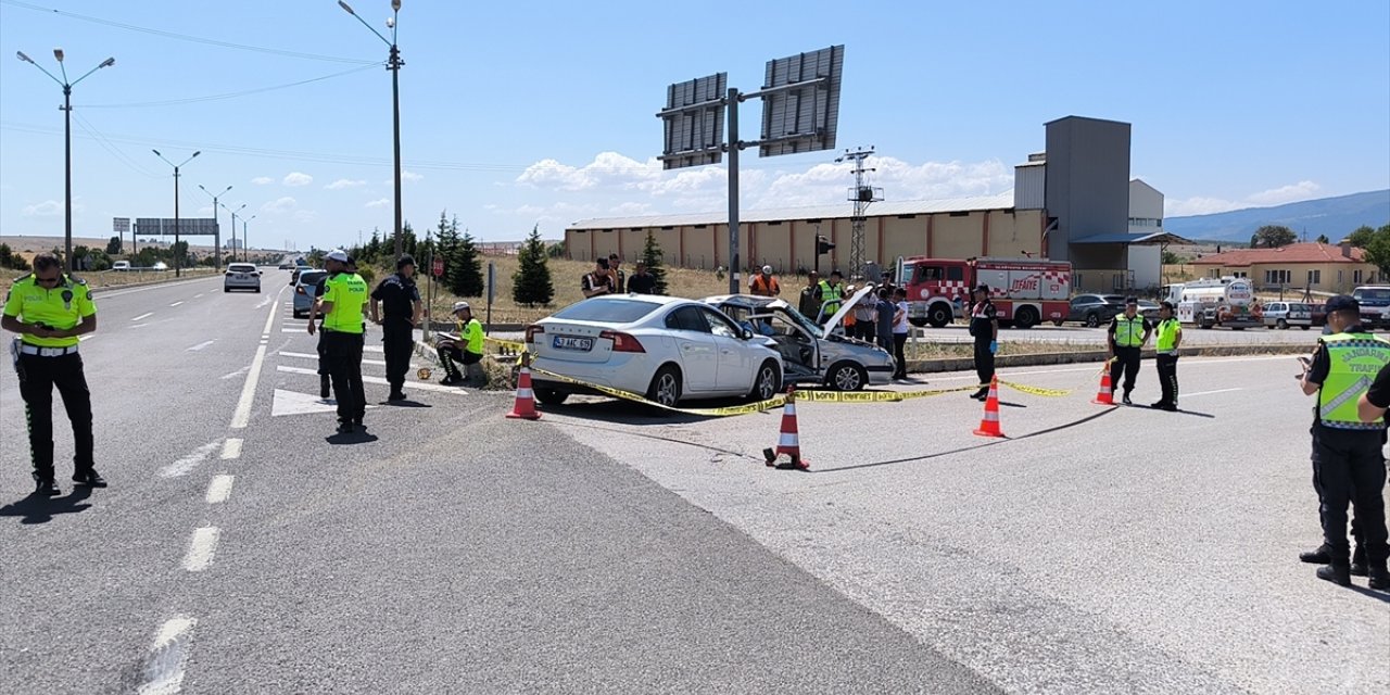 Kütahya'da trafik kazasında 1 kişi öldü, 2 kişi yaralandı