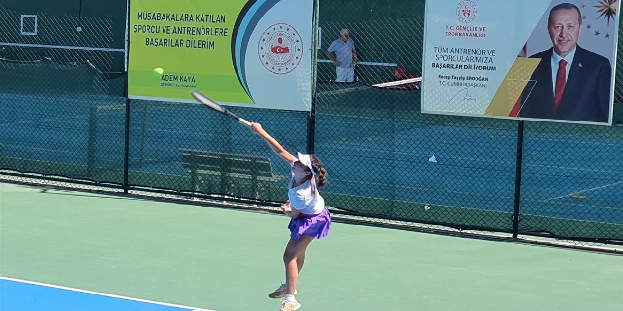 Manisa'da Büyükler Yaz Kupası Türkiye Serisi-3 Tenis Turnuvası başladı