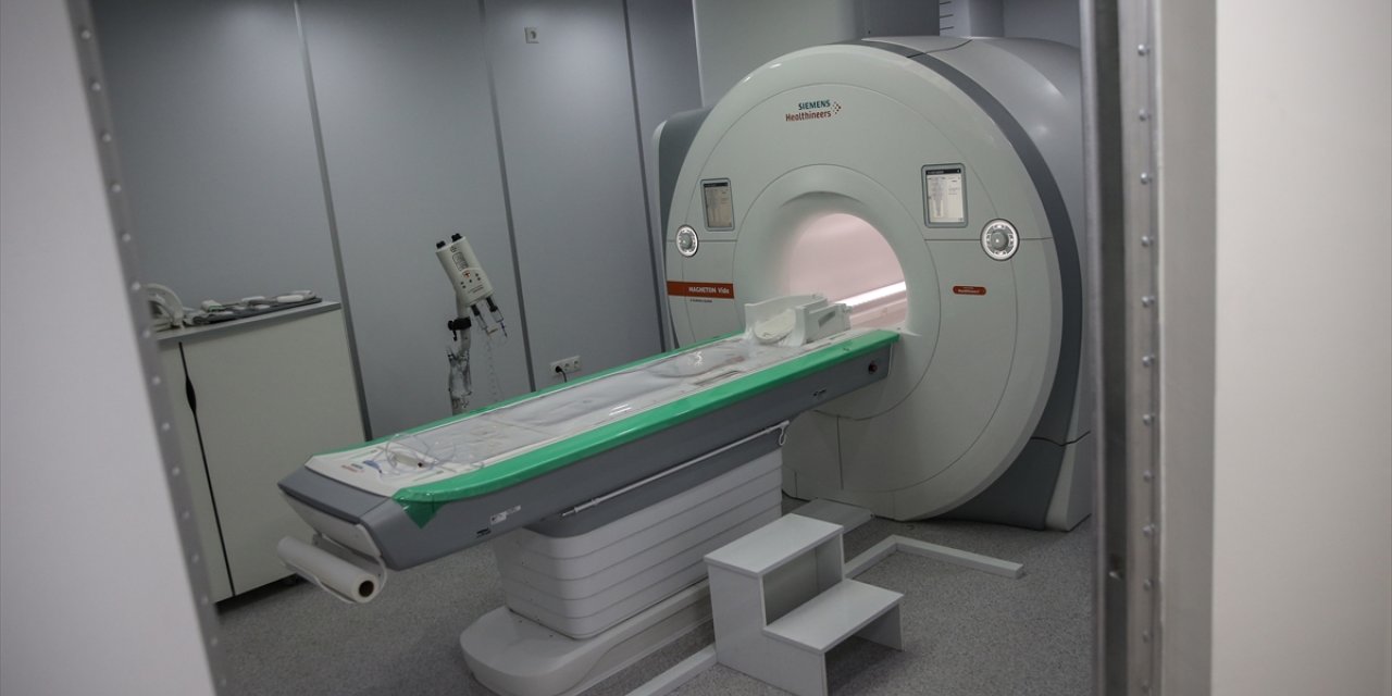 MEÜ Tıp Fakültesi Hastanesinde yapay zeka destekli MR cihazı hizmete girdi