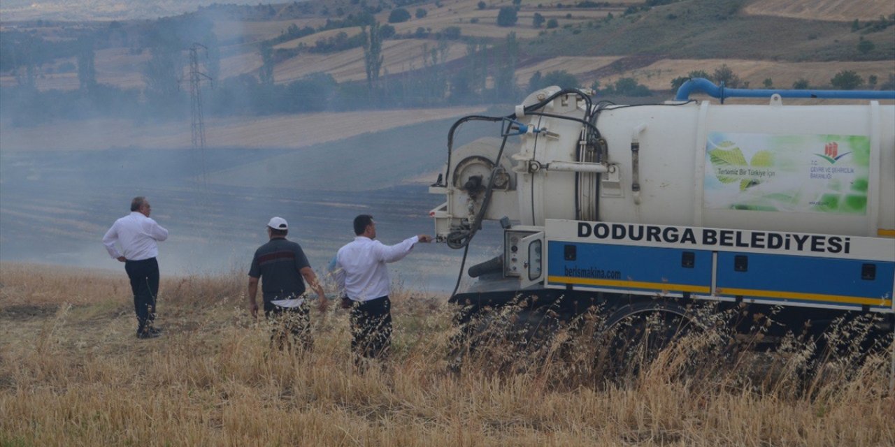 Çorum'da çıkan anız yangını itfaiye ekiplerince söndürüldü