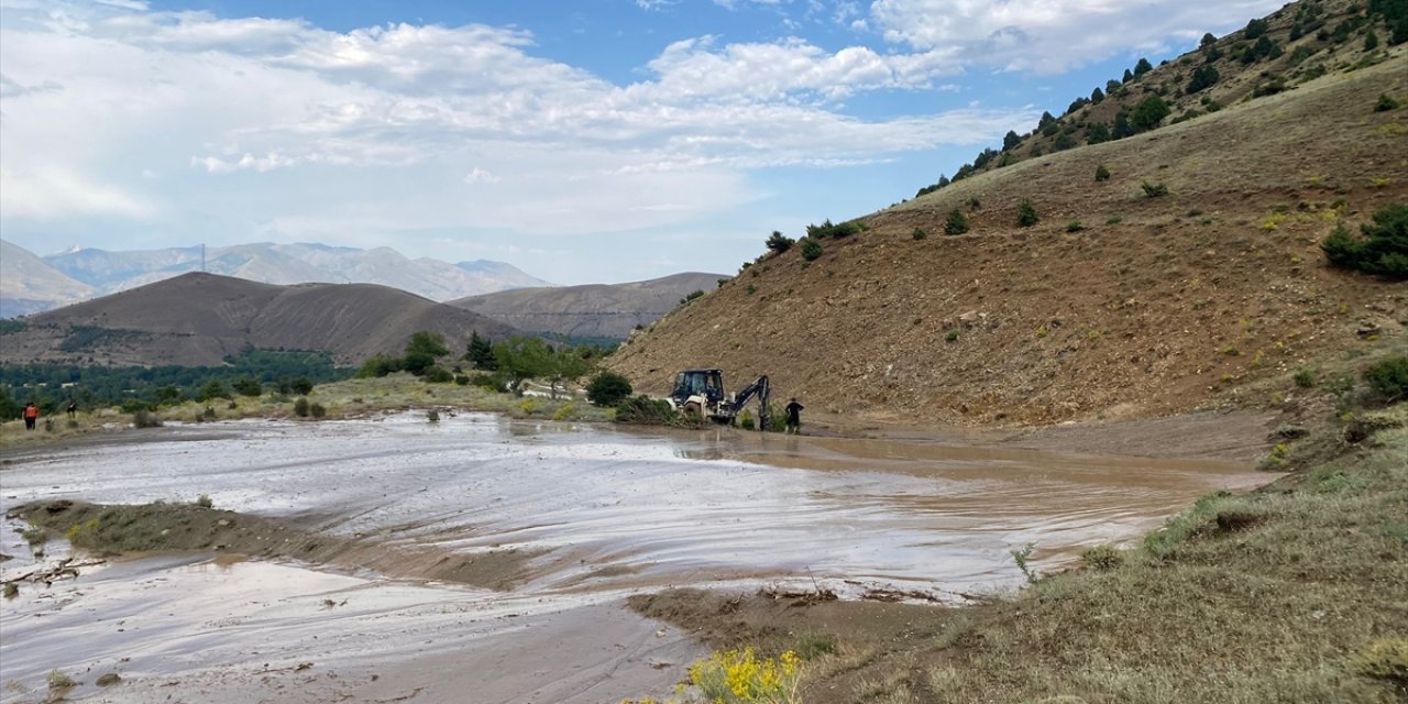 Erzincan'da sağanak nedeniyle bazı turistik işletmeleri su bastı