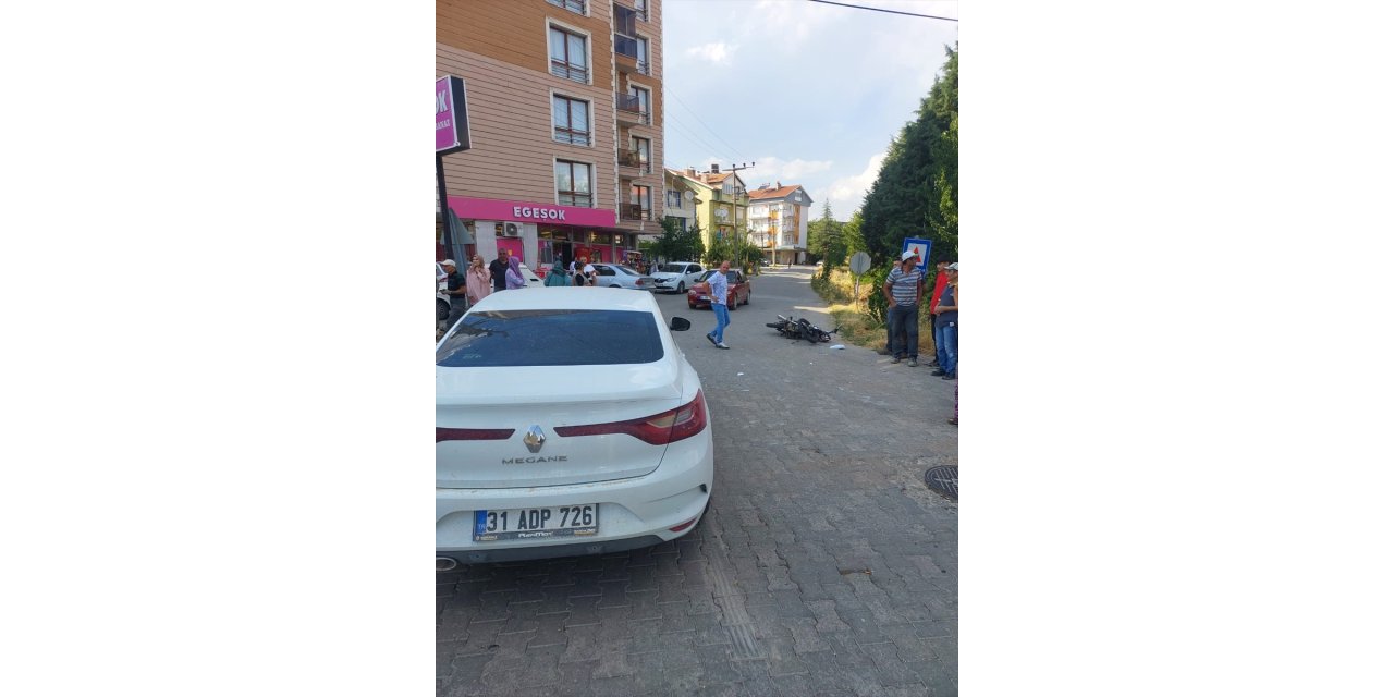 Uşak'ta otomobilin motosiklete çarpması sonucu 2 çocuk yaralandı