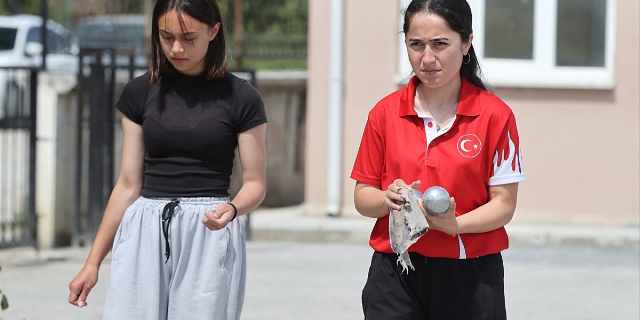 Milli bocce sporcusu ve tıp öğrencisi Selma Kalanç, Dünya Şampiyonası'na hazırlanıyor