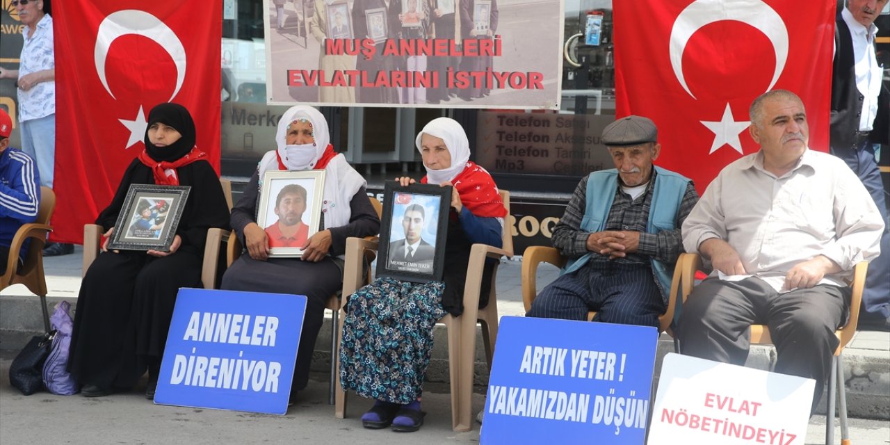 Muşlu aileler DEM Parti önündeki eylemlerini sürdürdü