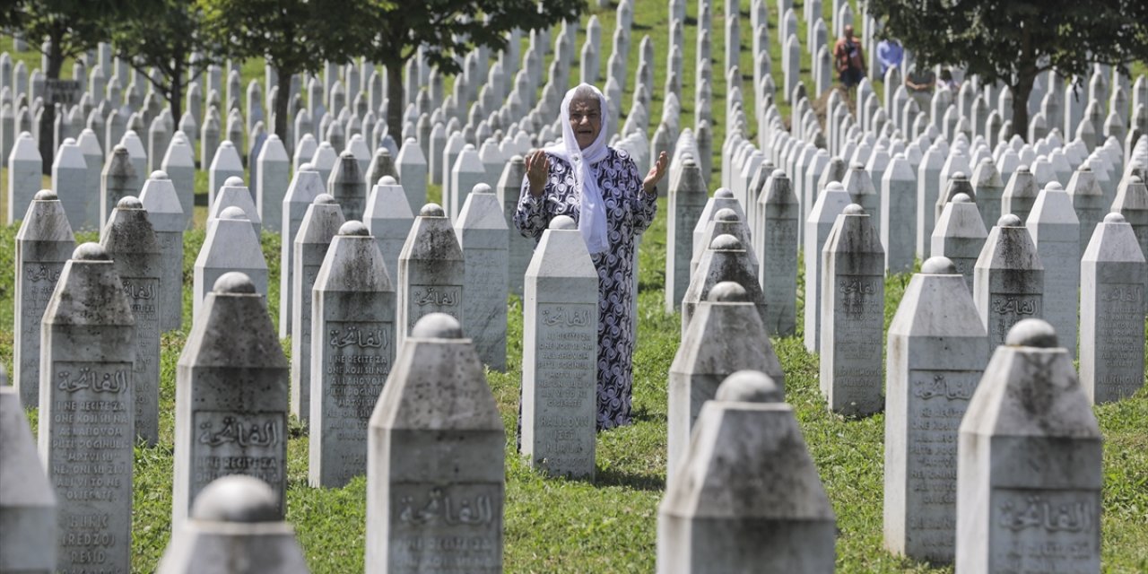 Srebrenitsa'da yarın düzenlenecek anma töreni için hazırlıklar sürüyor