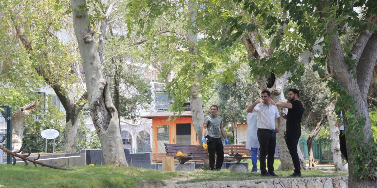 Antalya'da parkta bir kişi ölü bulundu