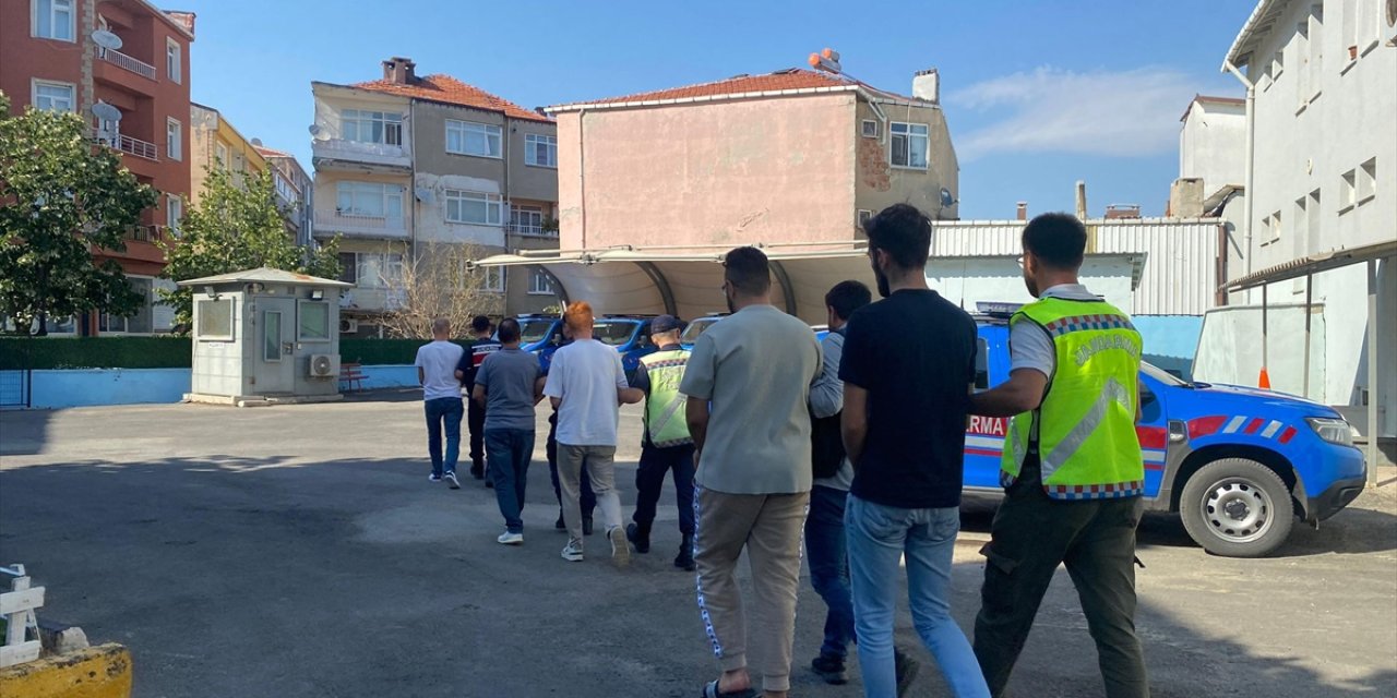 Tekirdağ ve İstanbul'da göçmen kaçakçılığı yaptıkları iddiasıyla gözaltına alınan 4 zanlı tutuklandı