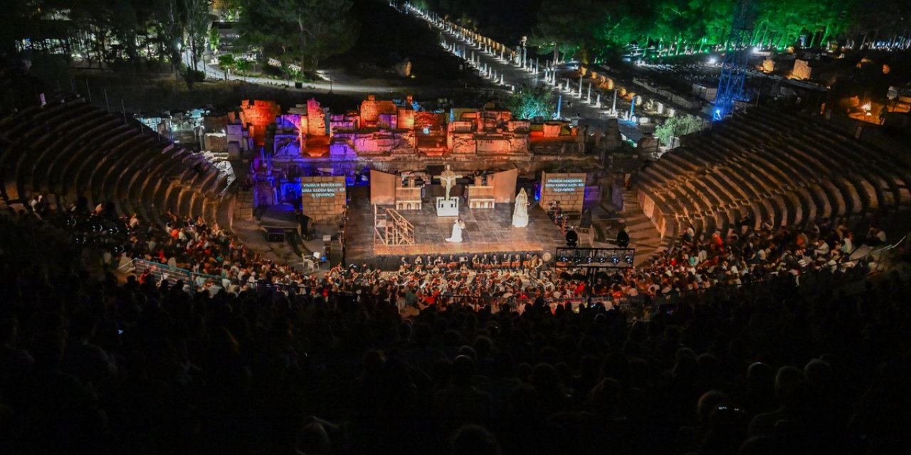 7. Uluslararası Efes Opera ve Bale Festivali'nde "Tosca" operası sahnelendi