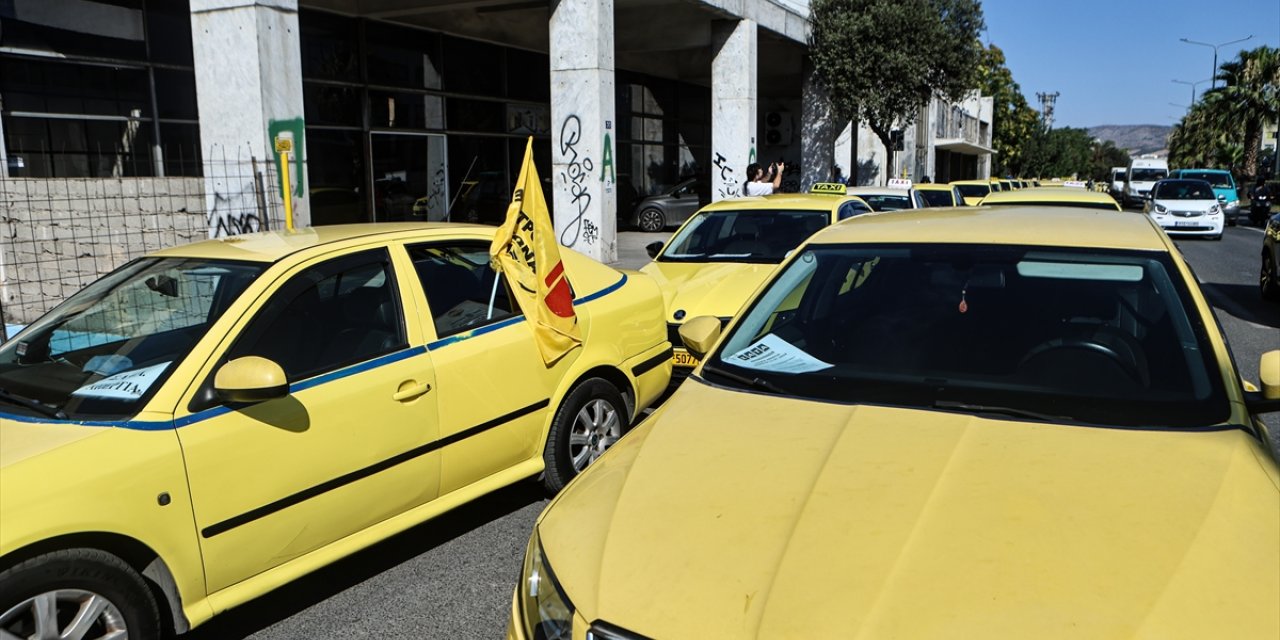 Yunanistan'ın başkenti Atina'da taksiciler 24 saatlik grev başlattı