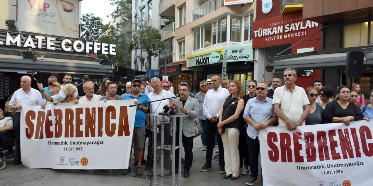 İzmir'de Srebrenitsa Soykırımı'nda hayatını kaybedenler anıldı