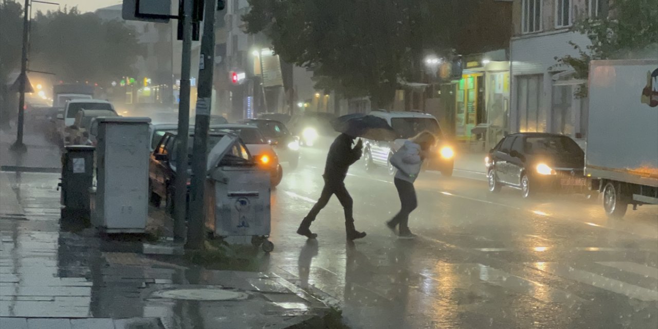 Kars'ta sağanak sonrası trafikte aksama