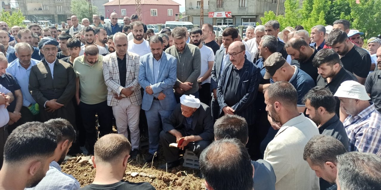 Silahlı saldırıda ölen Yüksekova TSO Meclis Başkanı Sevi, son yolculuğuna uğurlandı