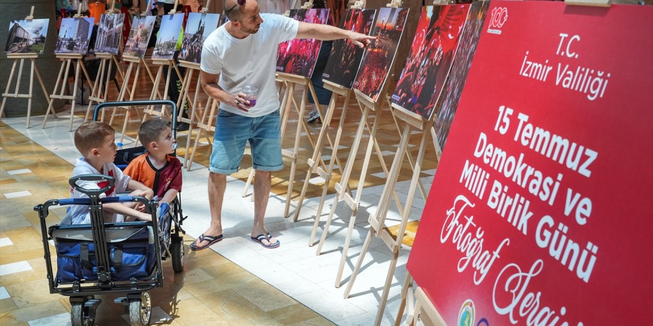 İzmir'de AA fotoğraflarından oluşan "15 Temmuz" konulu sergi açıldı