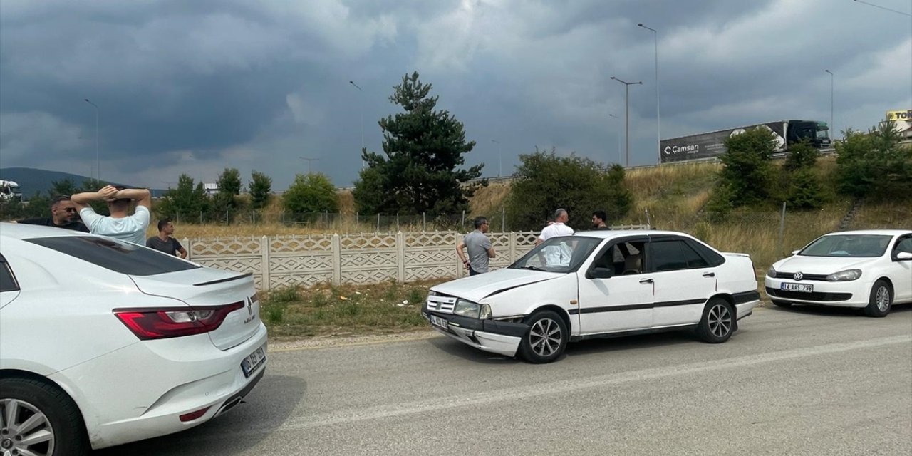 Bolu'da otomobille polisten kaçan 2 şüpheli kovalamacayla yakalandı