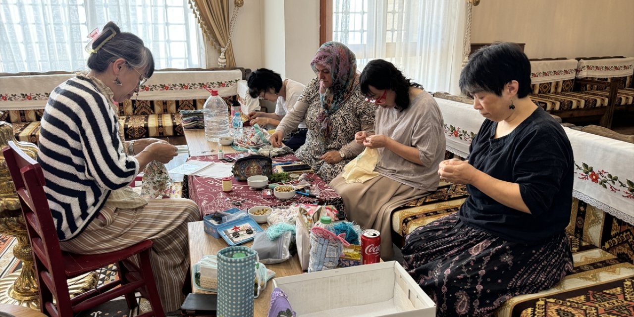 Japonya'dan iğne oyasını öğrenmek için Elazığ'a geldiler