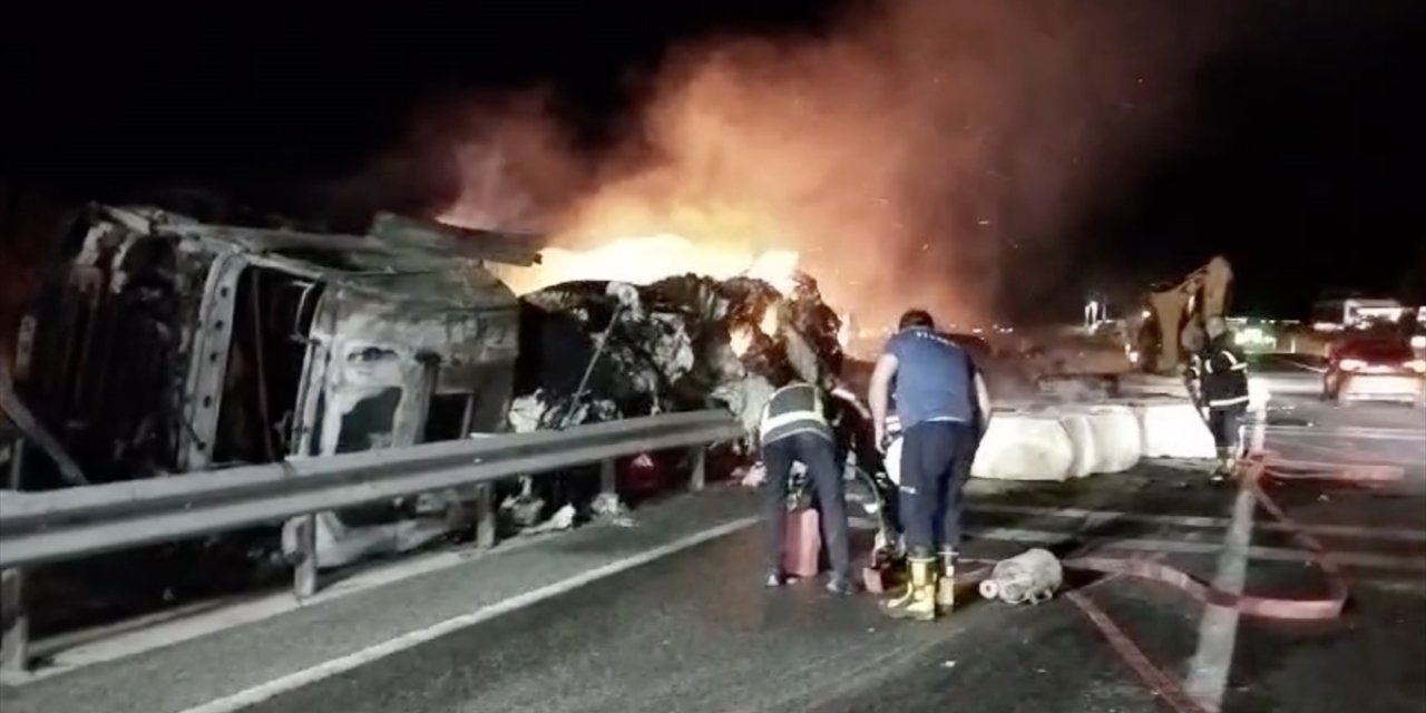 Edirne'de yanan pamuk yüklü tırın sürücüsü yaralandı