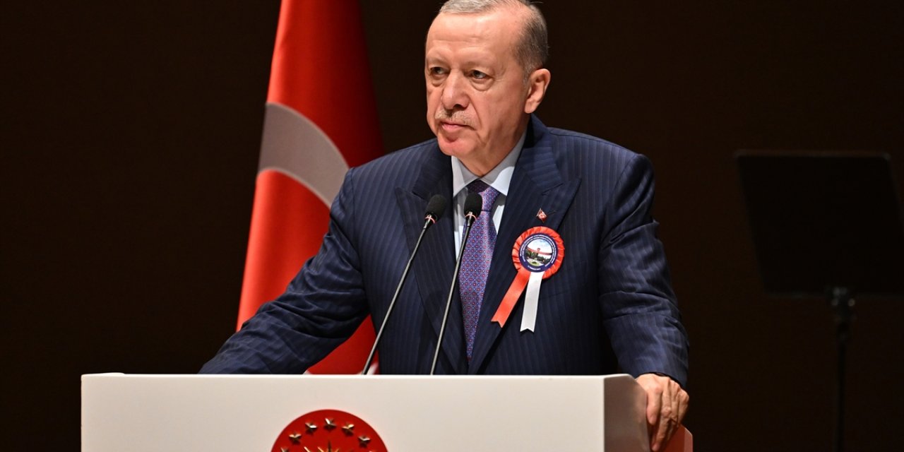 Cumhurbaşkanı Erdoğan, RAMS Başakşehir Kulübü futbolcularını ve teknik ekibi tebrik etti