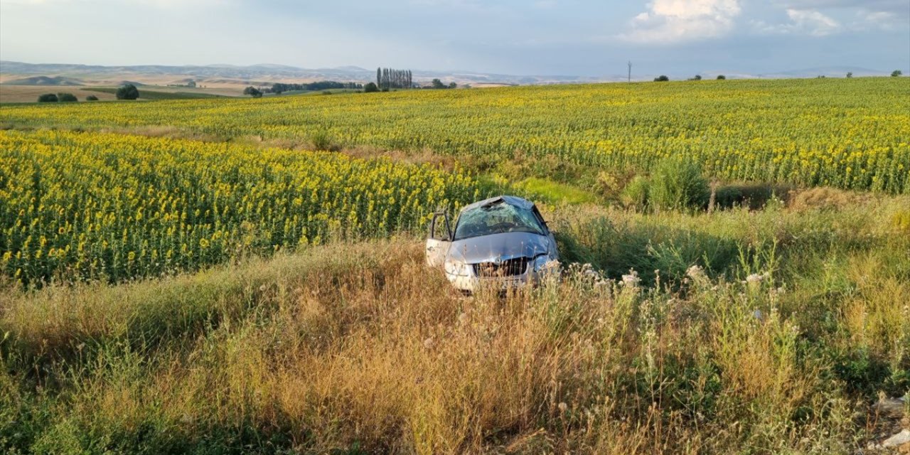 Çorum'da şarampole devrilen otomobildeki 2 kişi öldü, 2 kişi yaralandı