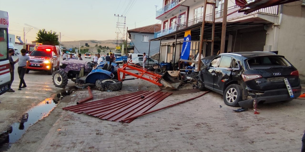 Malatya'da zincirleme kazada 4 kişi yaralandı