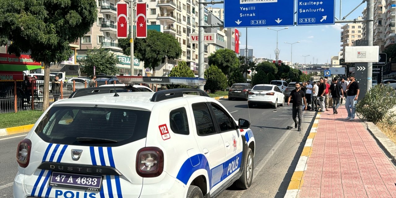 Mardin'de otomobilin yaya geçidinde çarptığı 2 çocuktan biri öldü, diğeri ağır yaralandı