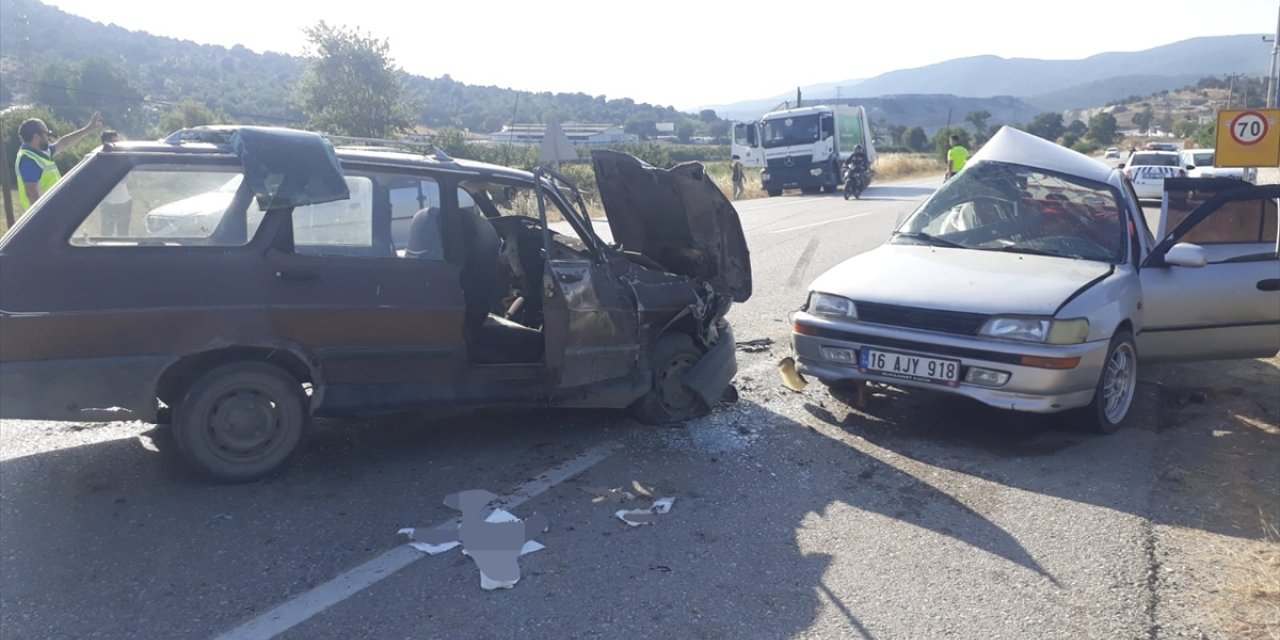 Bursa'da trafik kazasında 3 kişi yaralandı